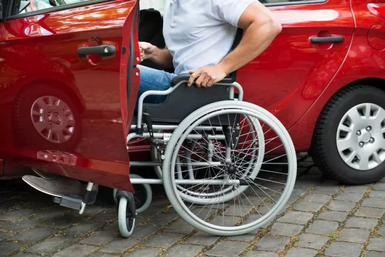 Trouver un taxi avec véhicule adapté pour transporter un malade assis, Soissons, Théo Taxi